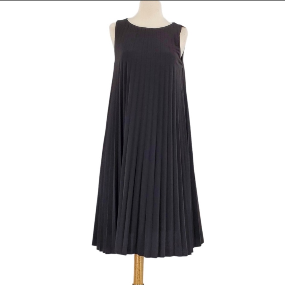 Tahari NWT Black dress size Small